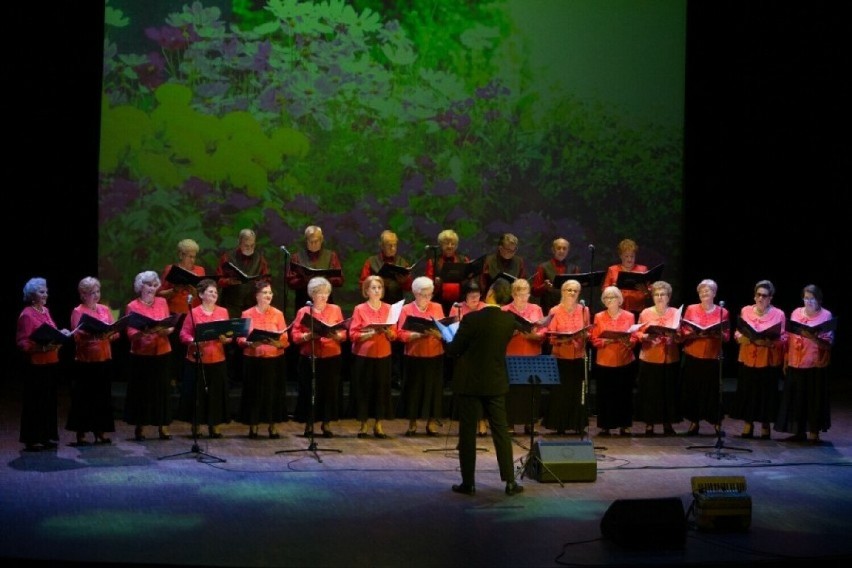 Seniorzy zaśpiewają i zagrają po raz 11. w Konińskim Domu Kultury. Zapowiedź koncertu 
