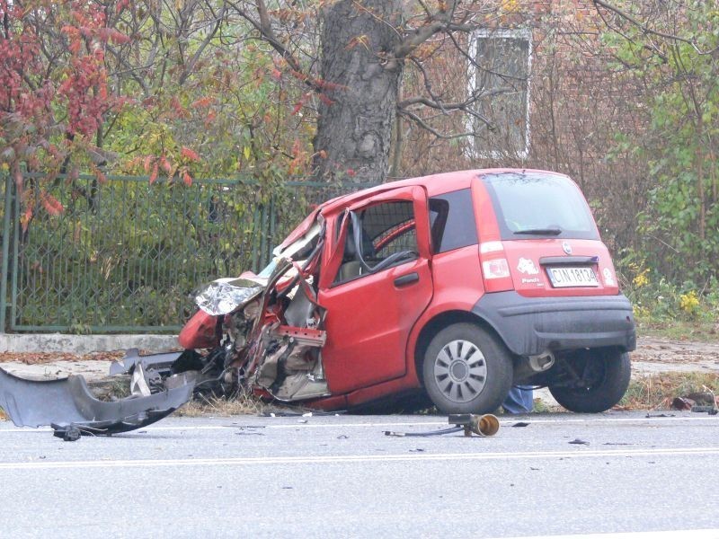 Tragiczny wypadek w Jamnie koło Łowicza. Jedna osoba nie żyje [ZDJĘCIA]