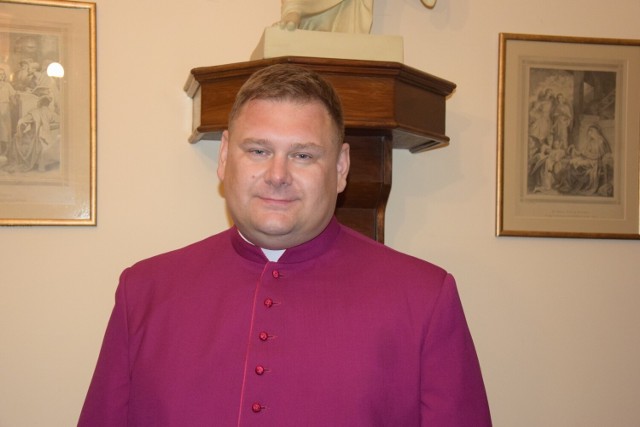 Bp Adrian Put ostatnio był proboszczem parafii konkatedralnej w Zielonej Górze. Młodość spędził w Gorzowie.