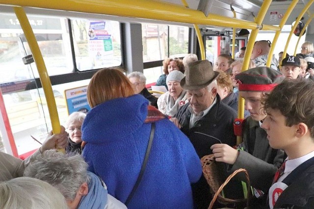 Dziś w "Autobusie dla Niepodległej" będzie można posłuchać pieśni patriotycznych (zdjęcie z 2021 r.)