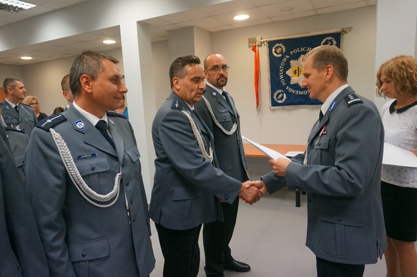 Nagrody pieniężne odebrali policjanci z komendy w Tomaszowie