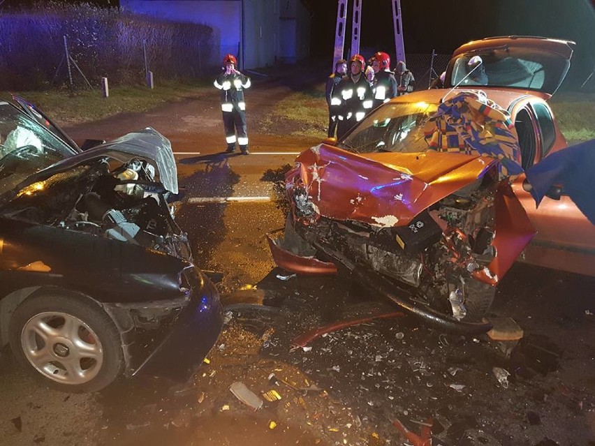 W Wierzbnie zderzyły się dwa samochody osobowe.