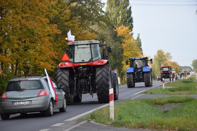 Protest Agrounii koło Zduńskiej Woli. Rolnicy wyjechali na drogę traktorami