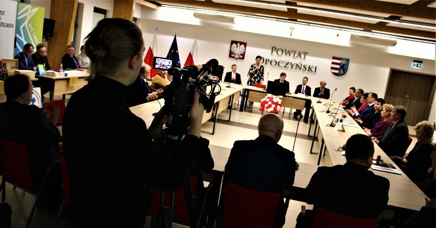 Za nami Forum Organizacji Pozarządowych w Opocznie. Podpisano umowę na realizację projektu CUŚ [foto, film]