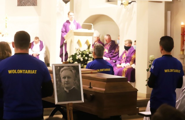 Żałobna msza święta odbyła się w piątek, 10 grudnia, w kościele parafialnym pod wezwaniem Świętego Wacława w Radomiu.