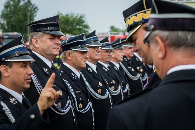 Podniesieniem flagi państwowej oraz przywitaniem zaproszonych gości rozpoczął się uroczysty apel, podczas którego wyróżniającym się strażakom wojewoda Mikołaj Bogdanowicz wręczył medale, odznaczenia państwowe oraz awanse na wyższe stopnie służbowe. Nagrody otrzymali także funkcjonariusze wyłonieni w tegorocznej edycji plebiscytu Gazety Pomorskiej „Strażak Pomorza i Kujaw”. Tytułem „Strażak Zawodowy Roku 2018” uhonorowany został st. kpt. Arkadiusz Piętak, rzecznik prasowy Komendy Wojewódzkiej PSP w Toruniu.