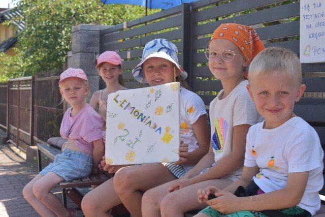Nietypowa akcja charytatywna w Olkuszu! Dzieci sprzedają lemoniadę by wesprzeć kolegę