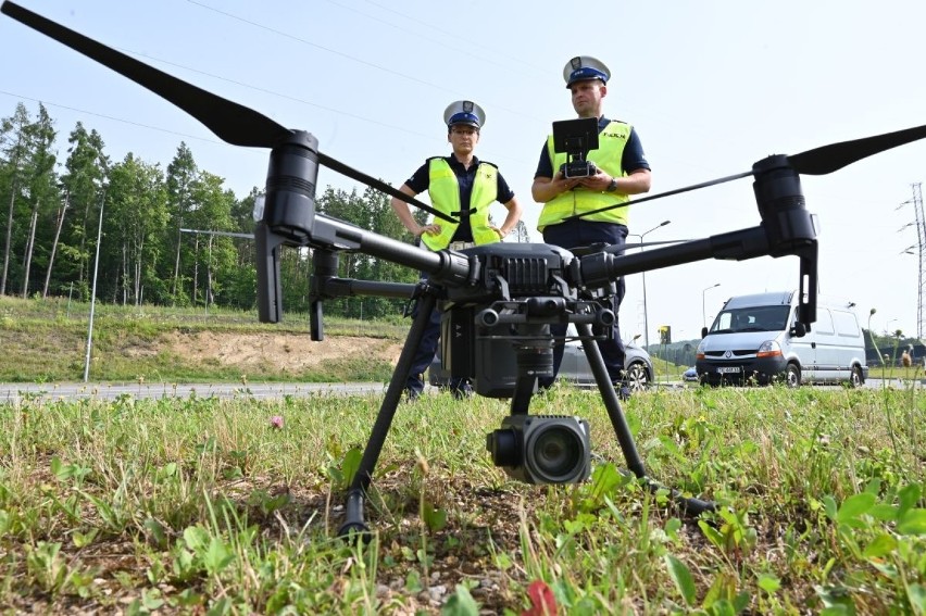 Policjanci z Kielc z powietrza sprawdzą czy kierowcy jeżdżą "na zderzak" [ZDJĘCIA] 