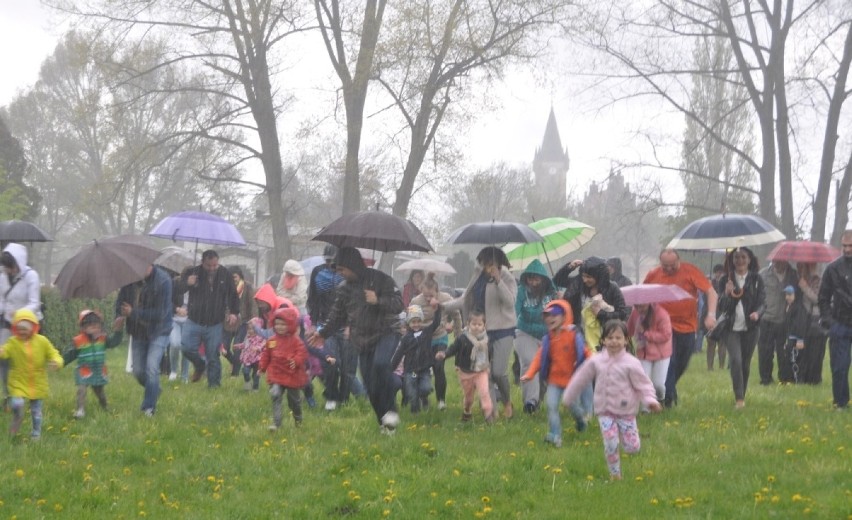 Masowe biegi w Końskich rozpoczęły się od ulewy. Potem było już lepiej. Biegało 560 osób