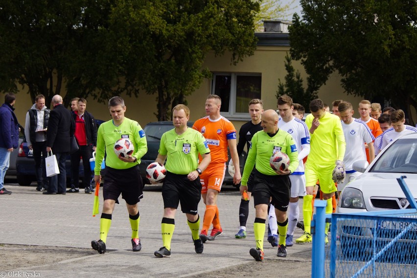 Unia Drobex Solec Kujawski - Pogoń Mogilno 1:1 w 26. kolejce 4 ligi [zdjęcia, wideo]