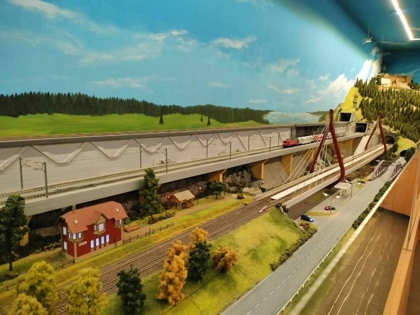Makieta Borówiec przyciąga nie tylko najmłodszych miłośników kolei. Największa makieta kolejowa w Polsce niedaleko Poznania 