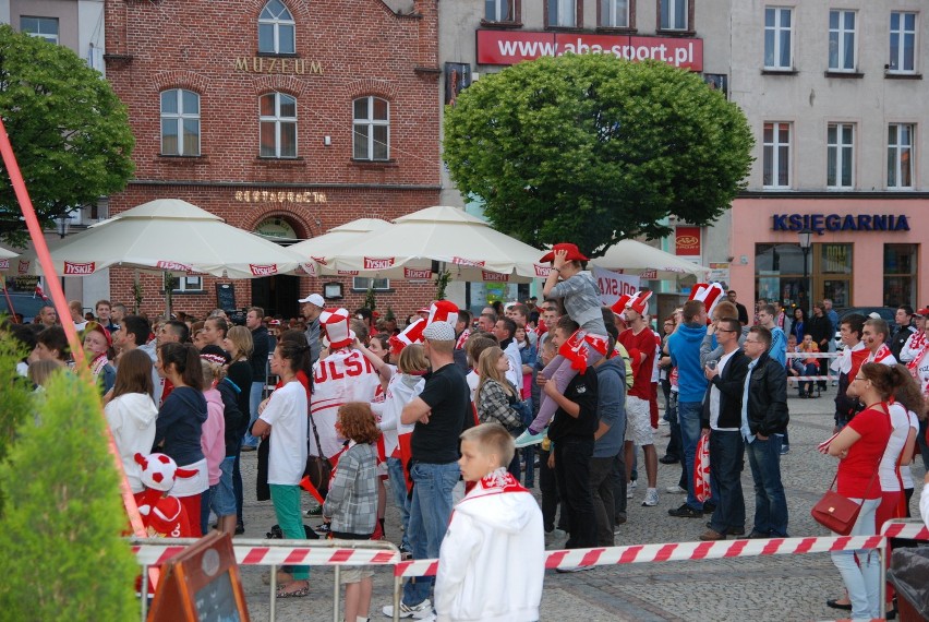 EURO 2012. Mieszkańcy Kościerzyny spotykają się na Rynku, aby wspólnie kibicować