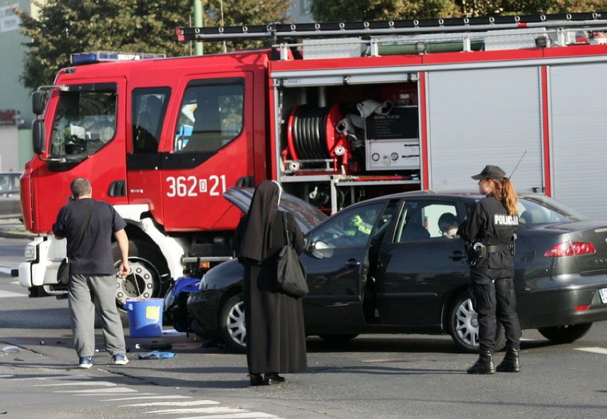 Wypadek na ulicy Iwaszkiewicza w Legnicy (ZDJĘCIA)