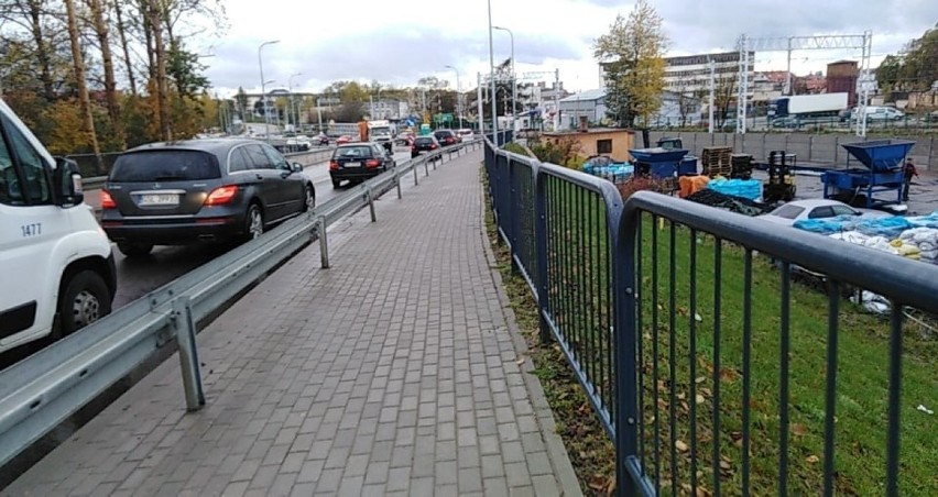 Ogromne korki sparaliżowały dziś Ustkę. W korku sięgającym...