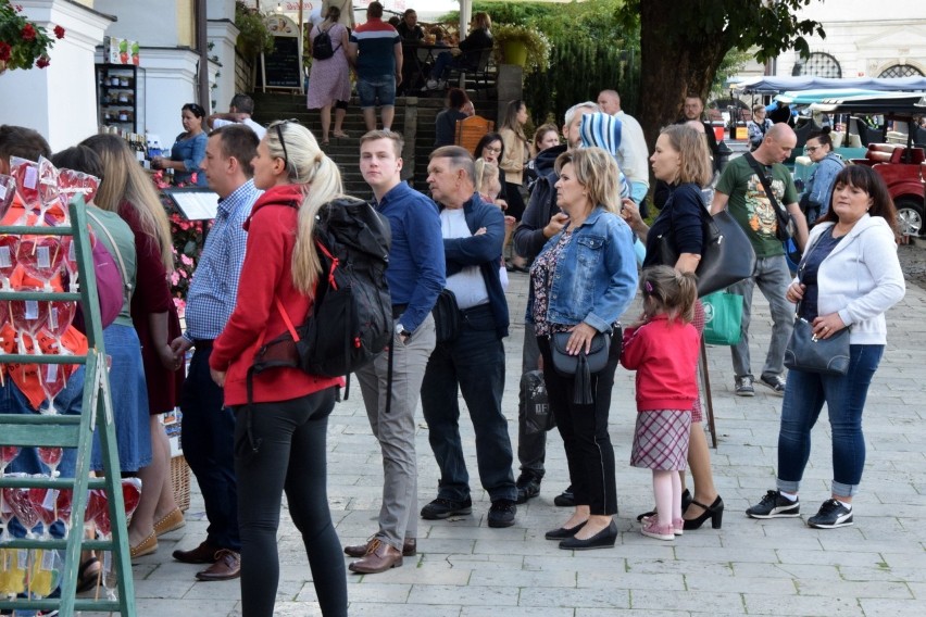 Sandomierz oblężony przez turystów. Tłumy ludzi w niedzielę, 5 września (ZDJĘCIA)