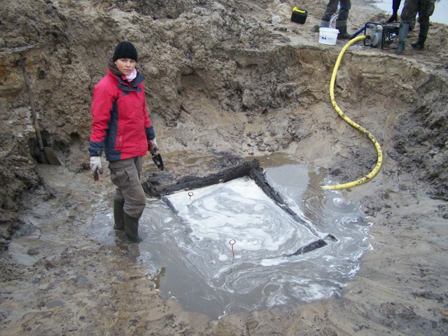 Kadry z odkrywkowych prac archeologów na obszarze objętym planami budowy autostrady A-2 w rejonie Wilenka (gmina Szczaniec). Archeologiczne odkrywki, wykonane w rejonie koryta Leniwej Obry, naprowadziły badaczy na ślady dawnej osady. 