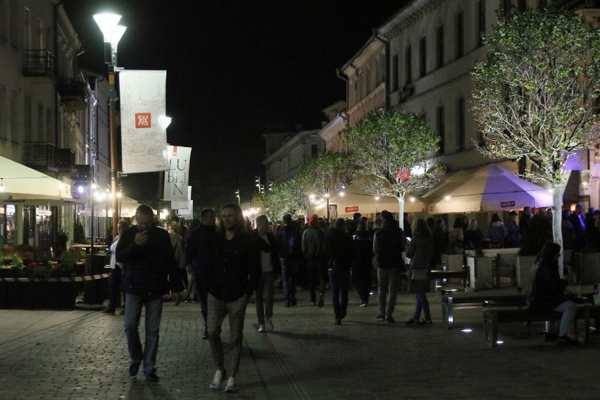 Lubelski deptak znów tętni życiem! Ogródki w restauracjach już otwarte. Zobacz