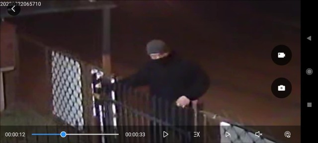 Mężczyzna ukradł pięć skrzynek z bułkami, który były pod sklepem przy ul. Długiej w Aleksandrowie Kujawskim