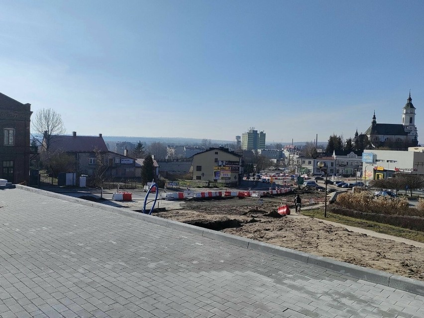 Trwa rozbudowa drogi wojewódzkiej 754 w centrum Ostrowca Świętokrzyskiego. Zobacz co się dzieje 