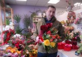 Dzień Kobiet 2023 w Piotrkowie. Miasto pełne kwiatów ZDJĘCIA
