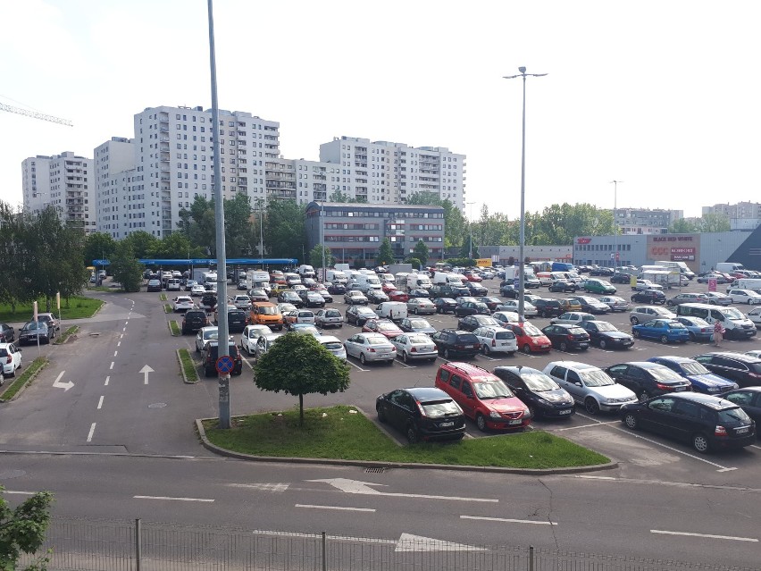 Tesco, Górczewska. Największy darmowy parking na Bemowie od czerwca będzie płatny. Kłopoty mieszkańców