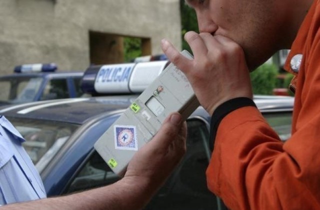 32-letni mieszkaniec gminy Pruszcz kierował autem w Świeciu pod wpływem alkoholu. Wydmuchał blisko trzy promile