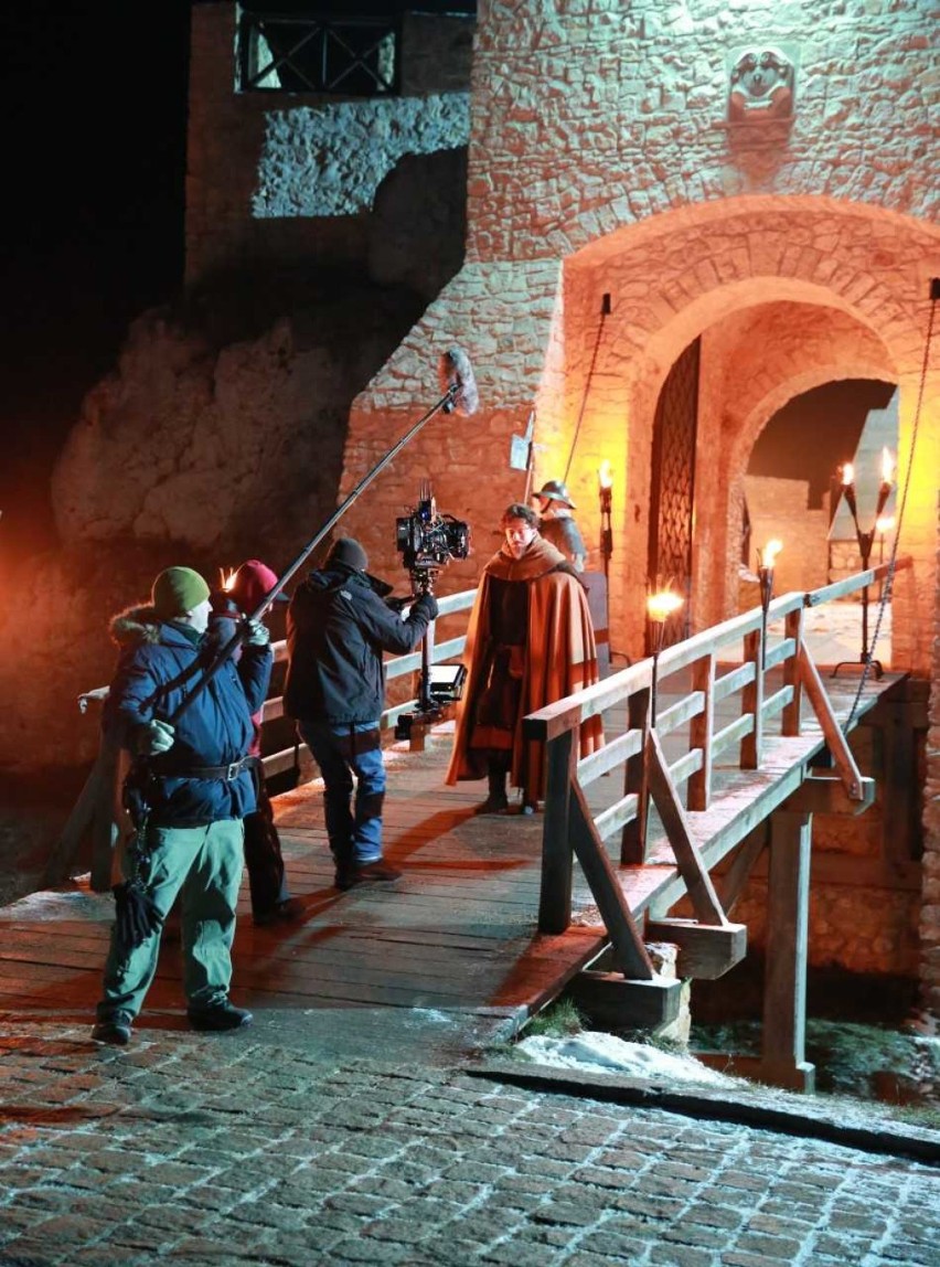 Przed premierą serialu "Korona Królów" zdjęcia z planu filmowego w Bobolicach