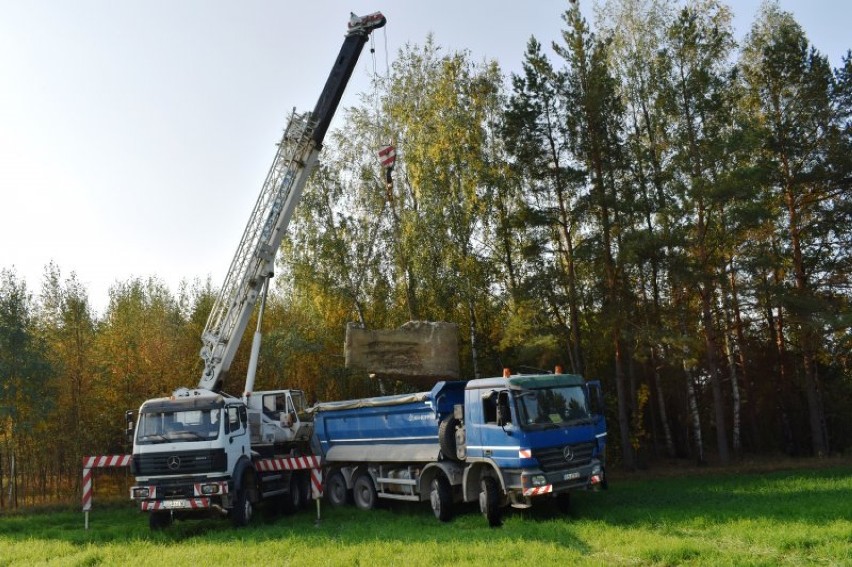 Przewieziony kochbunkier waży 13 ton i dotąd niszczał w...