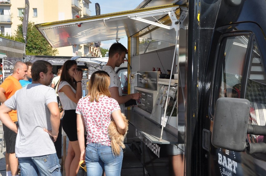 Smaczne jedzenie i wiele atrakcji podczas zlotu food trucków w Skarżysku 