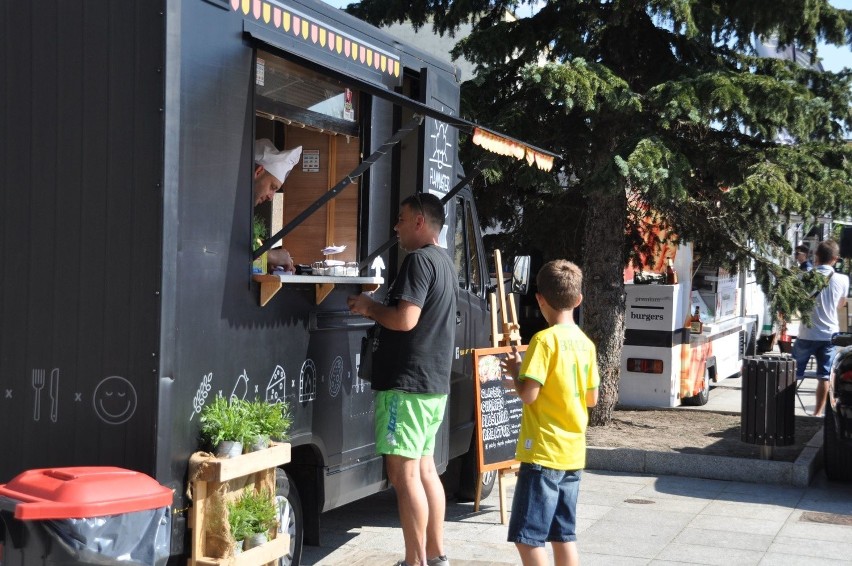 Smaczne jedzenie i wiele atrakcji podczas zlotu food trucków w Skarżysku 