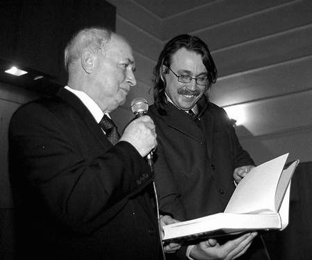 Wiesław Jedliński (z lewej) i Aleksander Panter planują wydanie nowej książki o historii Malborka.

Fot. Aleksander Winter