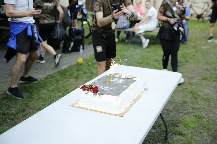 Trzecie urodziny Partyzantów z Konina. Biegacze i chodziarze świętowali w Puszczy Bieniszewskiej [FOTO i WIDEO]