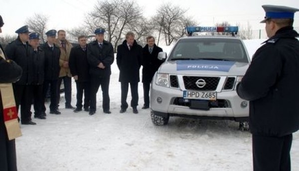 Nissan pathfinder za 200 tys. dla policjantów z Nielisza
