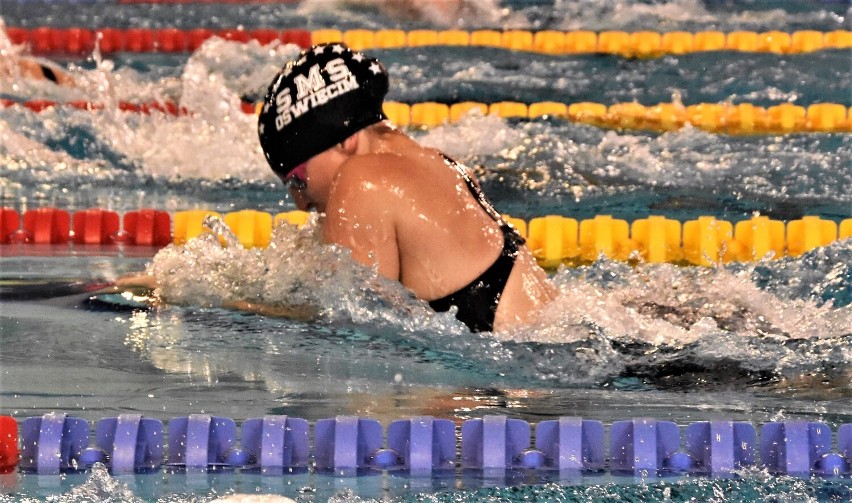 Unia Oświęcim zdominowała mistrzostwa Małopolski w pływaniu na długim basenie, które odbyły się w Oświęcimiu [ZDJĘCIA]