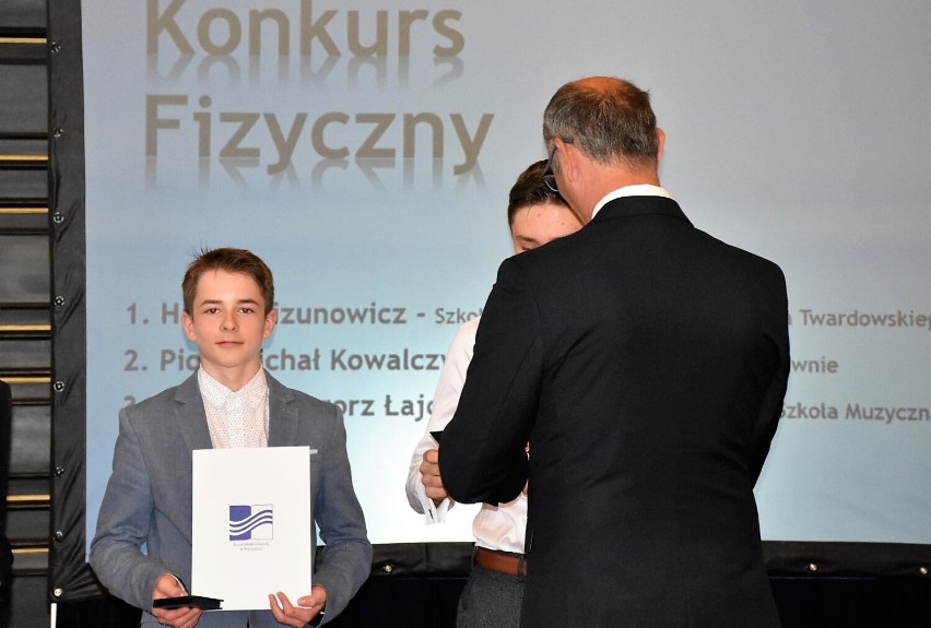 W gronie laureatów jest Piotr Kowalczyk z SP nr 3 w Sławnie....