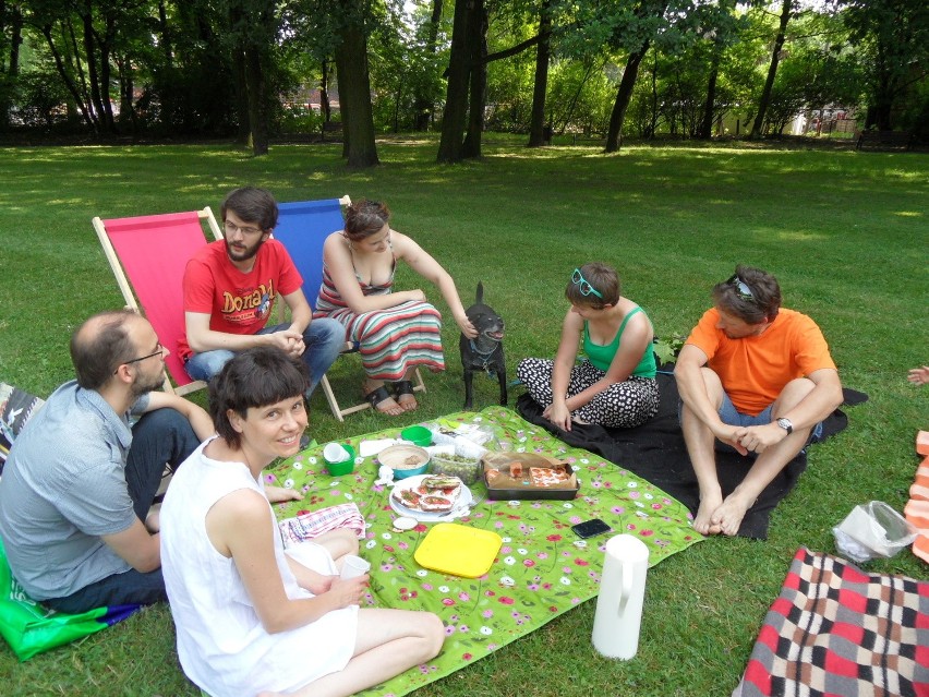 Bytom: Śniadanie na trawie w Parku Miejskim im. F. Kachla