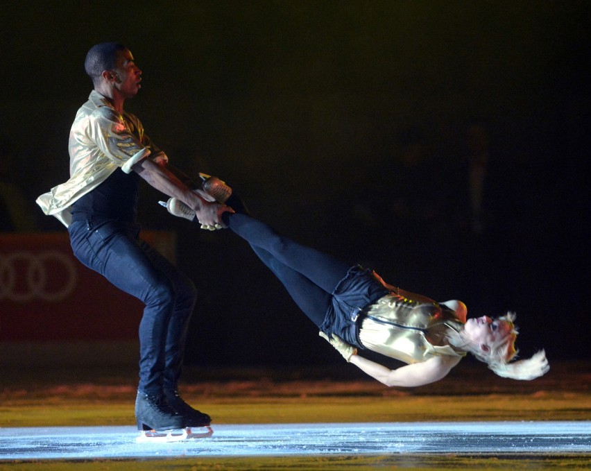 Kings on Ice. Popis łyżwiarskich umiejętności na Stadionie...