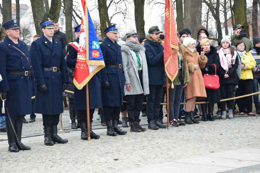 Żołnierze złożyli przysięgę. Wiceminister Jarosław Zieliński dziękował rodzicom i... [ZDJĘCIA]