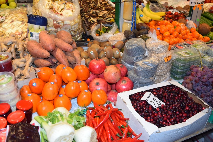 Świąteczne zakupy przed nami. Ile kosztują warzywa i owoce na chełmskim bazarze? Zobaczcie zdjęcia w naszej galerii
