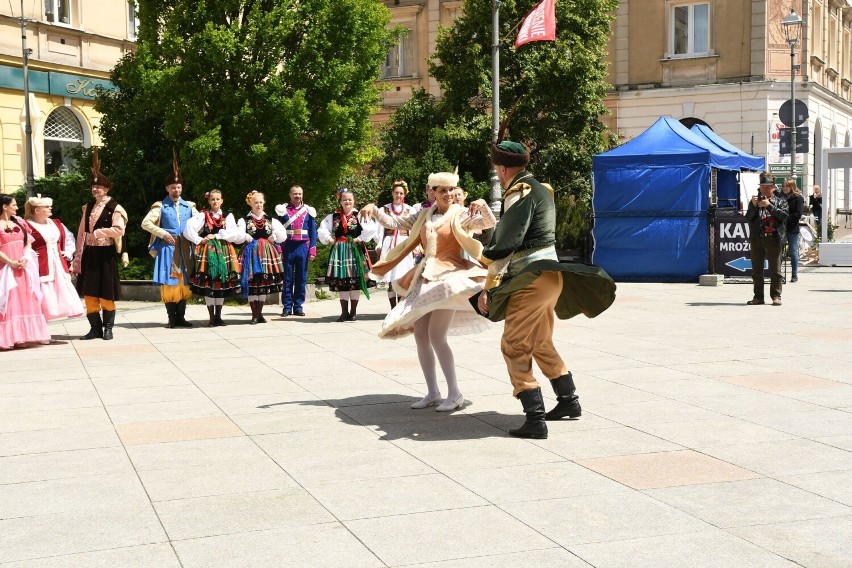Zespół Pieśni i Tańca Kielce zachwycił na "Budzeniu Sienkiewki" i zaprosił wszystkich do wspólnej zabawy. Zobacz zdjęcia