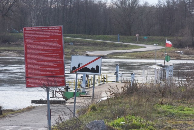 Obecnie przez Odrę w Połęcku (gmina Maszewo) można przedostać się tylko promem, który nie zawsze kursuje, ze względu np. na złe warunki pogodowe lub za niski (bądź za wysoki) stan rzeki.