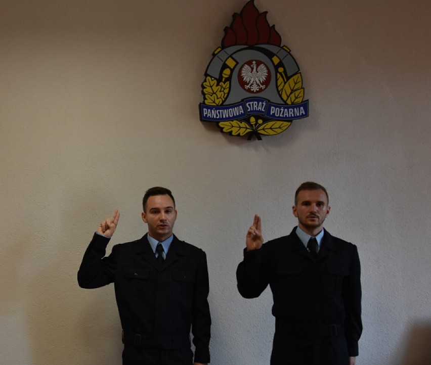 Nowi strażacy w szeregach Państwowej Straży Pożarnej w Legnicy [ZDJĘCIA]
