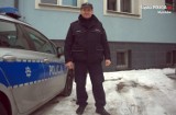 Myszków Policja: Dzielnicowy Mariusz Michalik zatrzymał po służbie poszukiwanego 27-letniego mężczyznę