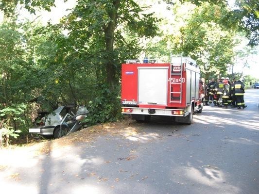 Wypadek w Wilkowyi: Śmiertelne uderzenie w drzewo