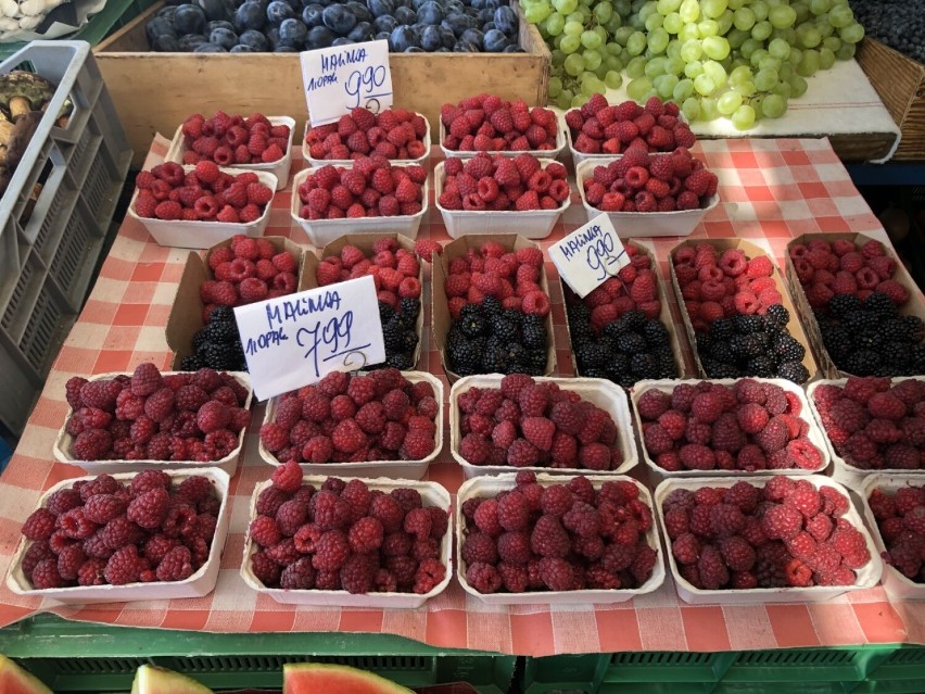 Oto ceny warzyw i owoców oraz grzybów  z BAZAR KOMANDOR,...