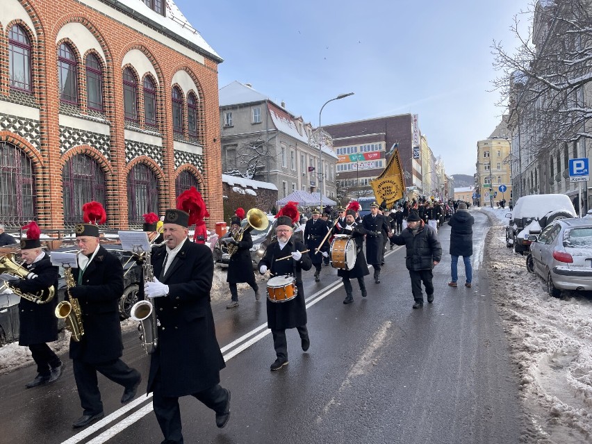 Dzisiaj, 4 grudnia ulicami Wałbrzycha przeszedł tradycyjny...