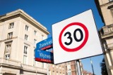 Strefa Tempo 30 w Warszawie. Na których ulicach ograniczenie prędkości do 30 km/h? Jest ostateczna lista