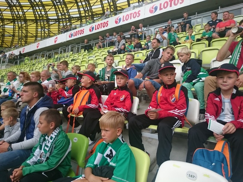 Gryf Słupsk zabrał chłopców ze szkółki piłkarskiej na mecz Lechii z Juventusem FOTO
