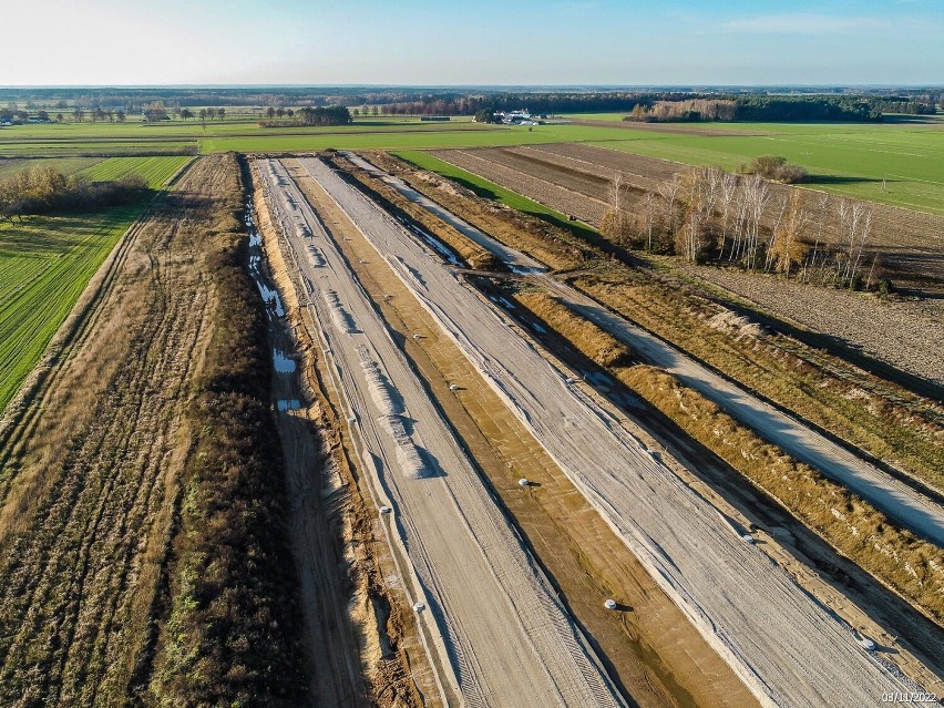 Budowa autostrady A2 na wschód od Warszawy. Jak przebiegają prace? W przyszłym roku dwa odcinki z "dziurą" pomiędzy