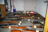 Nielegalny arsenał broni w Nowej Odrze pod Wolsztynem [ZDJĘCIA]
